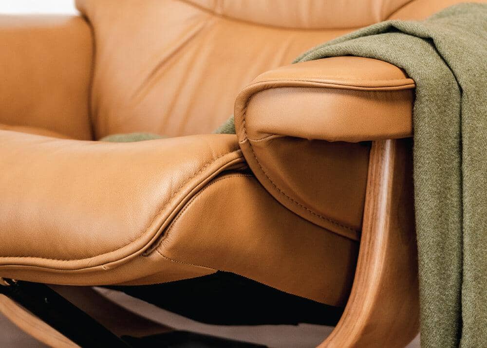 Nordic 93 Chair & Ottoman Recliner Chairs IMG