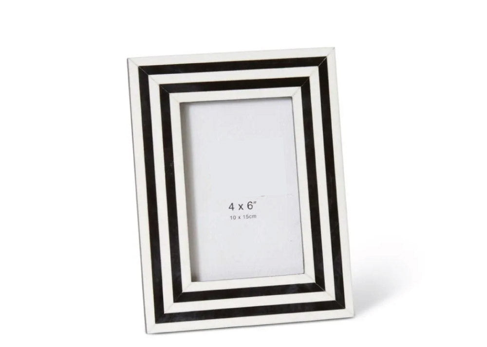 Libby black and white lined photo frame
